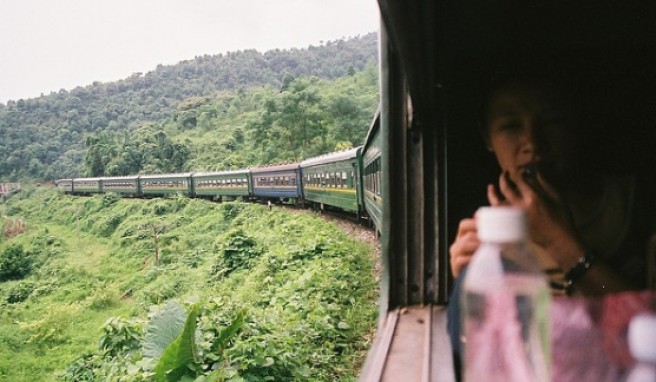 Entspannt die Aussicht genießen, eine Zugfahrt macht es möglich.##Foto: flickr.com Santi Llobet Entspannt die Aussicht genießen, eine Zugfahrt macht es möglich.